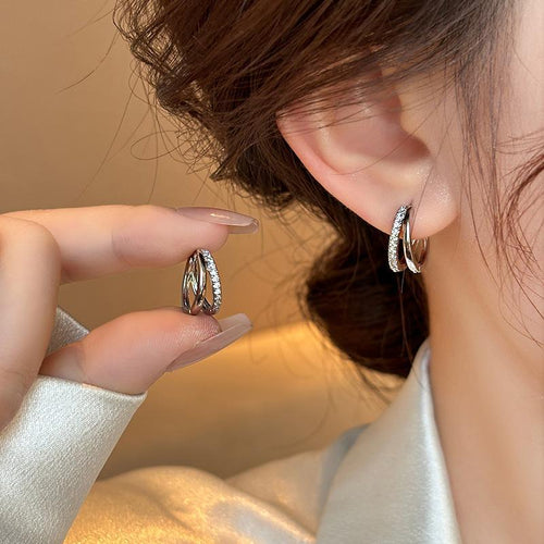 S925 silver needles, pure titanium steel, hypoallergenic double-loop stud earrings.